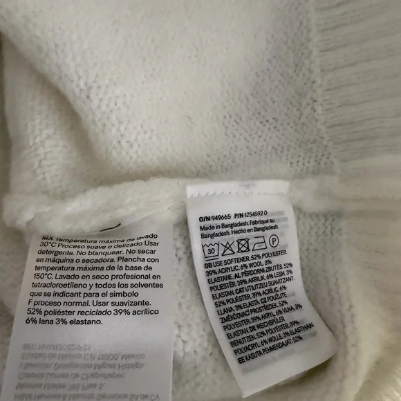 H&M White Sweater with Elegant Bow Accent - Picture 11 of 13